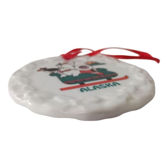 Vintage ALASKA Ceramic Ornament Christmas Eskimo Polar Bear Seal Sled Round 90s. - Picture 7 of 12